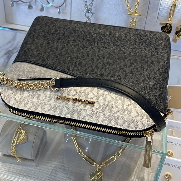 MICHAEL KORS
Jet Set Travel Medium Color-Block Signature Logo Dome Crossbody Bag - Picture 6 of 16